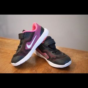 Toddler girls Nike sneakers pink black